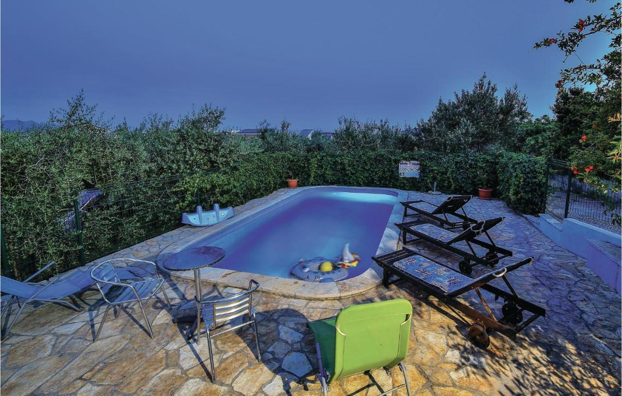 1 Bedroom Nice Apartment In Kastel Sucurac Kastela Exterior photo