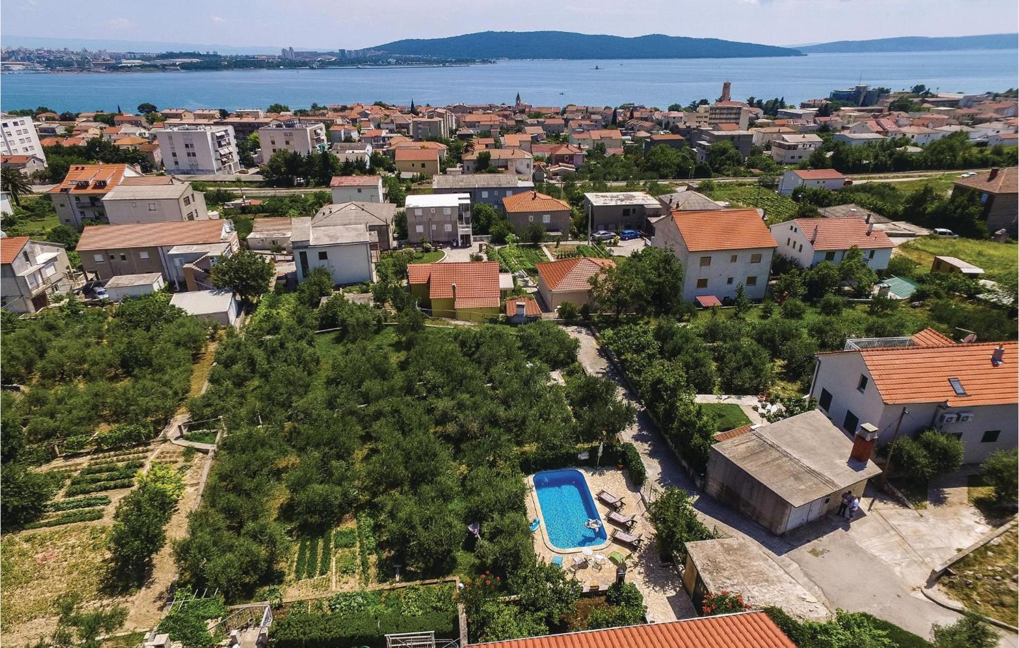 1 Bedroom Nice Apartment In Kastel Sucurac Kastela Exterior photo