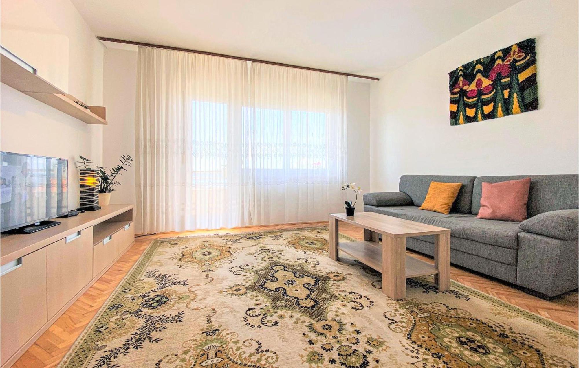 1 Bedroom Nice Apartment In Kastel Sucurac Kastela Exterior photo