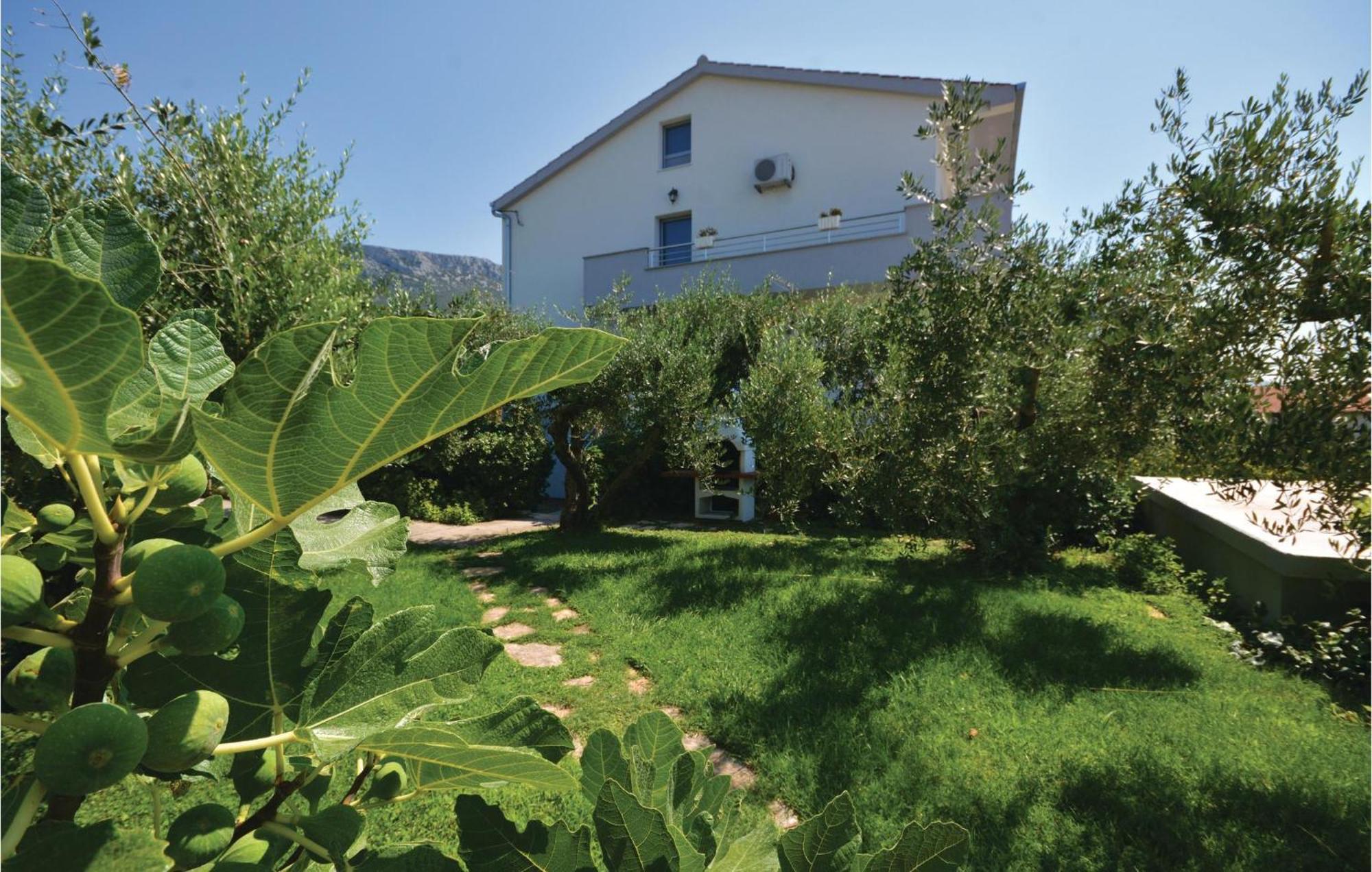 1 Bedroom Nice Apartment In Kastel Sucurac Kastela Exterior photo