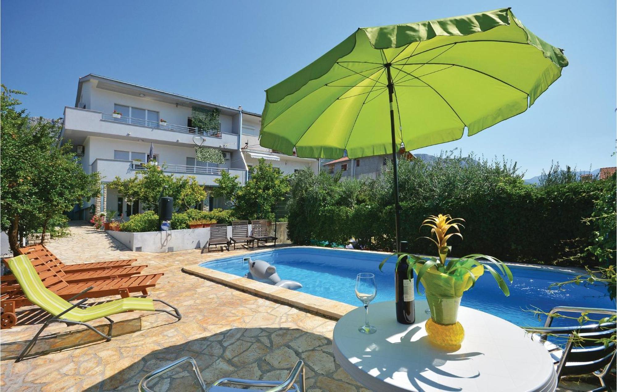 1 Bedroom Nice Apartment In Kastel Sucurac Kastela Exterior photo