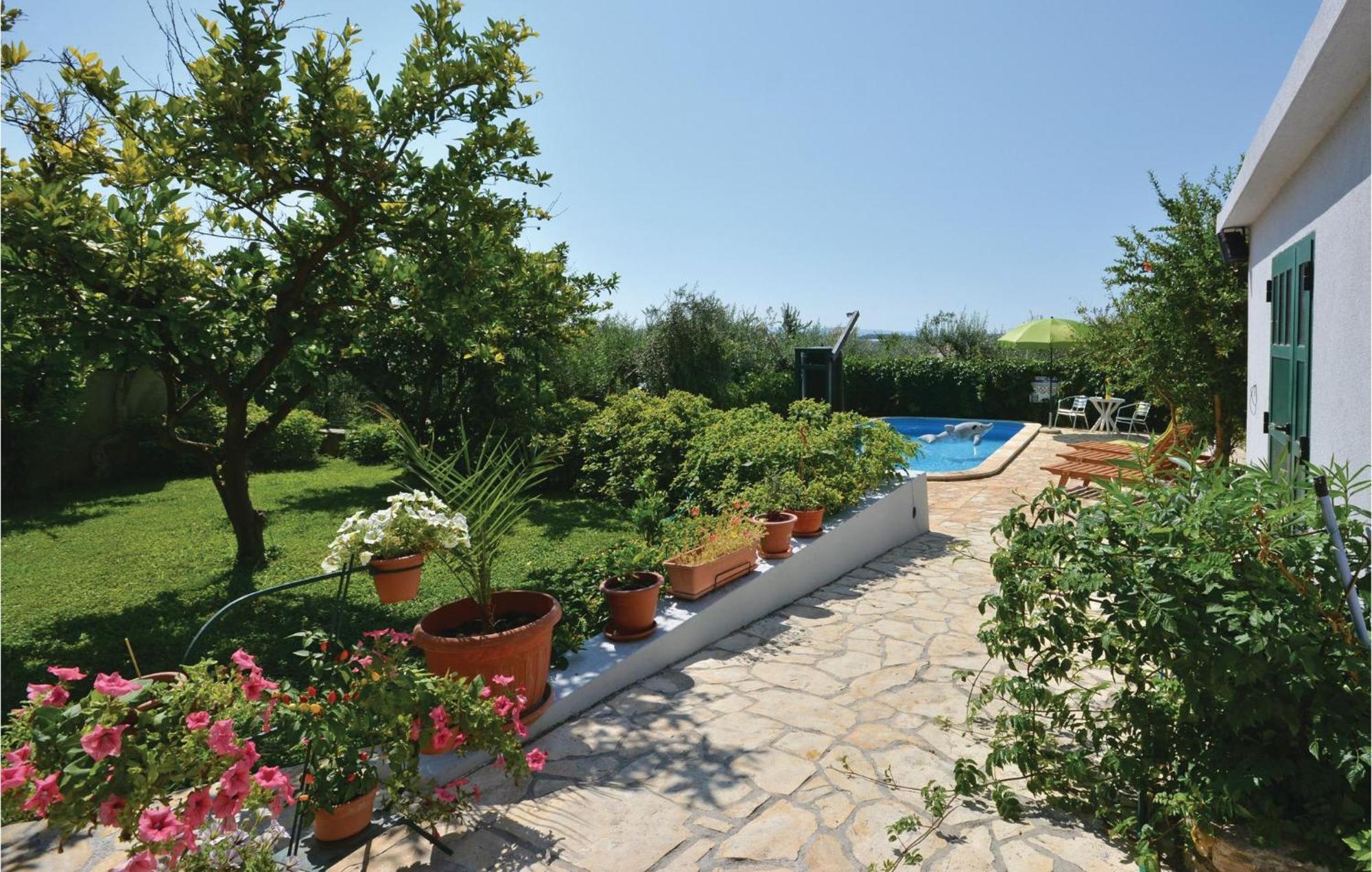1 Bedroom Nice Apartment In Kastel Sucurac Kastela Exterior photo